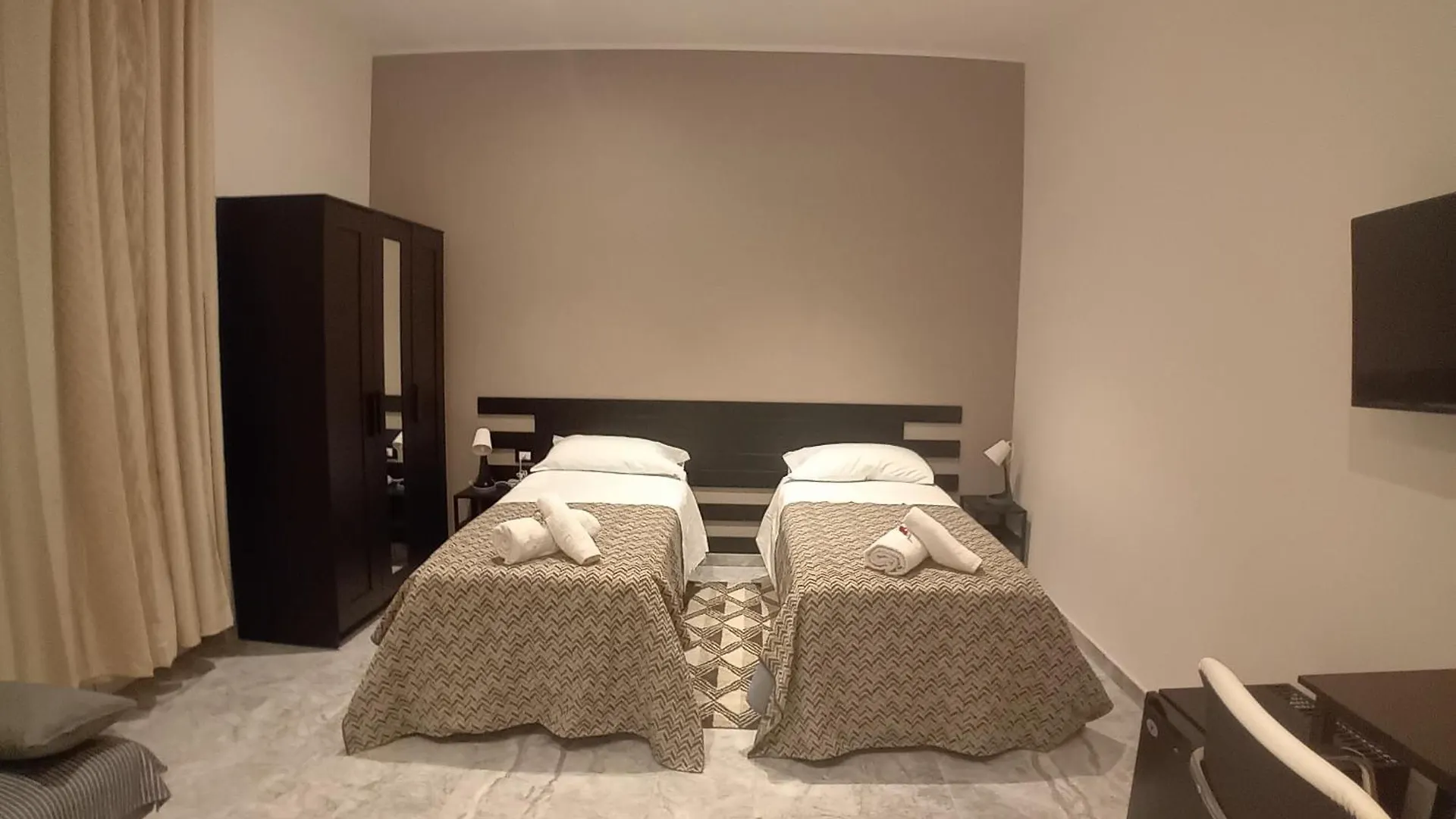 Rolando 20B Hotel Genova